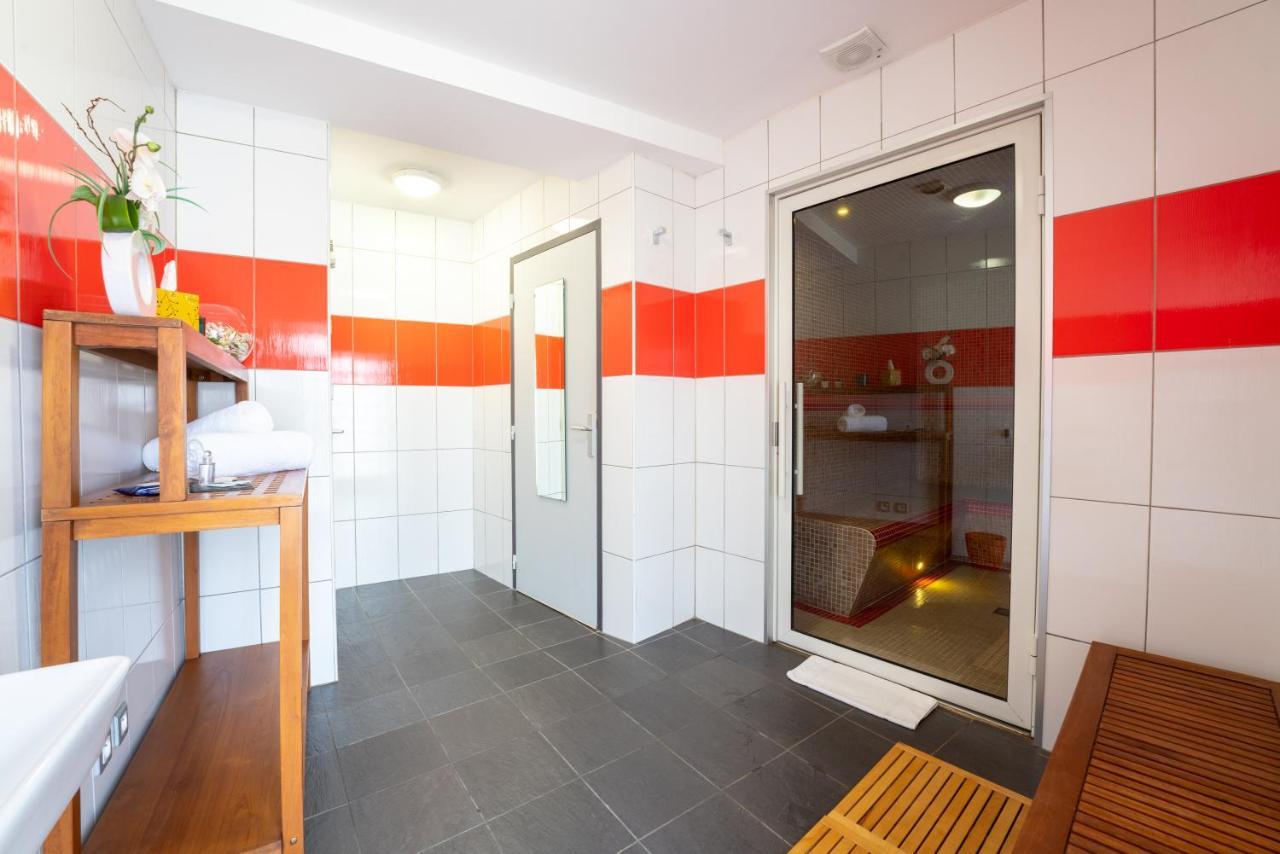 Le Manoir D'Agnes Logis Hotel Restaurant Tarascon-sur-Ariege Bagian luar foto