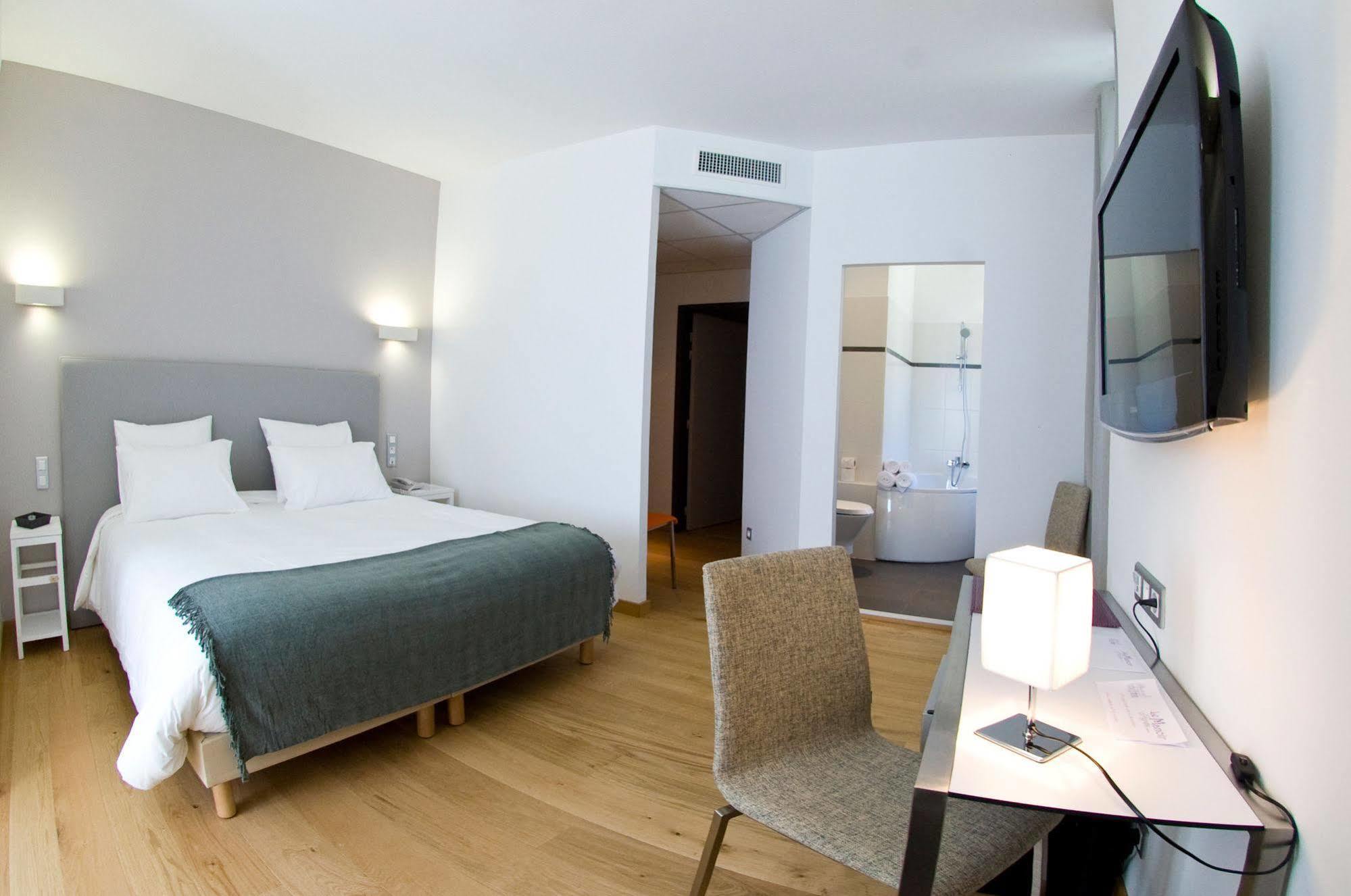 Le Manoir D'Agnes Logis Hotel Restaurant Tarascon-sur-Ariege Bagian luar foto