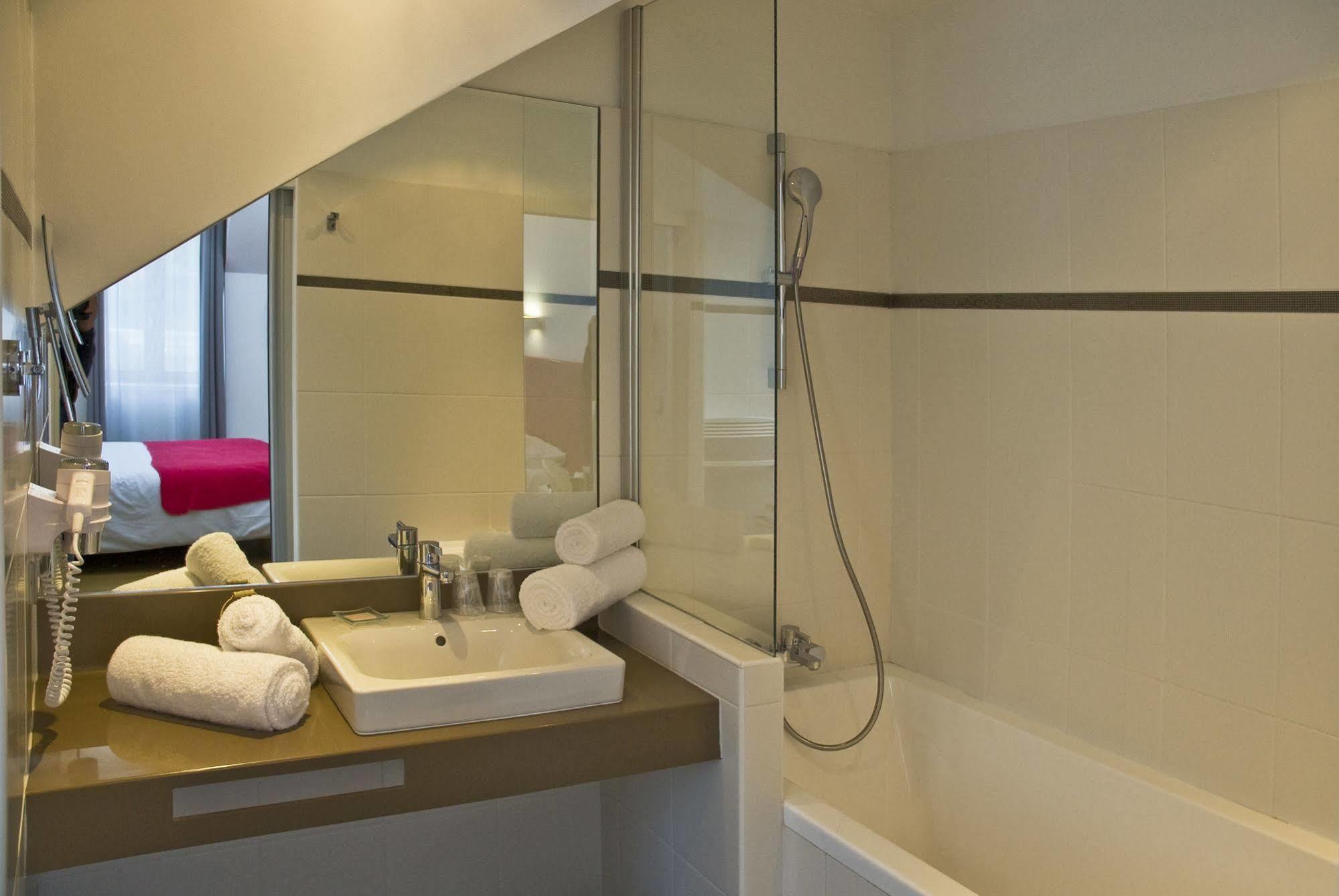Le Manoir D'Agnes Logis Hotel Restaurant Tarascon-sur-Ariege Bagian luar foto